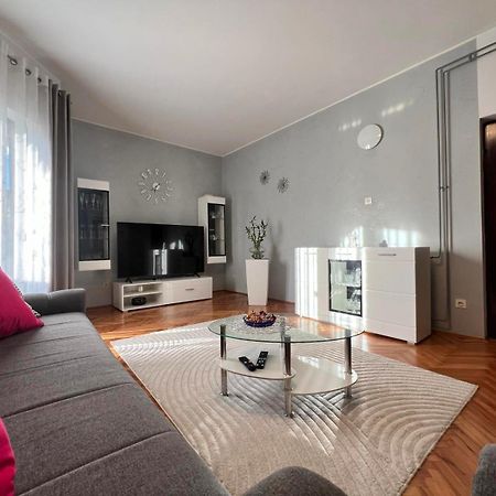 Apartment Tigo - 2 Bedrooms, 2 Bathrooms, Terrace And Big Garden فاجانا المظهر الخارجي الصورة