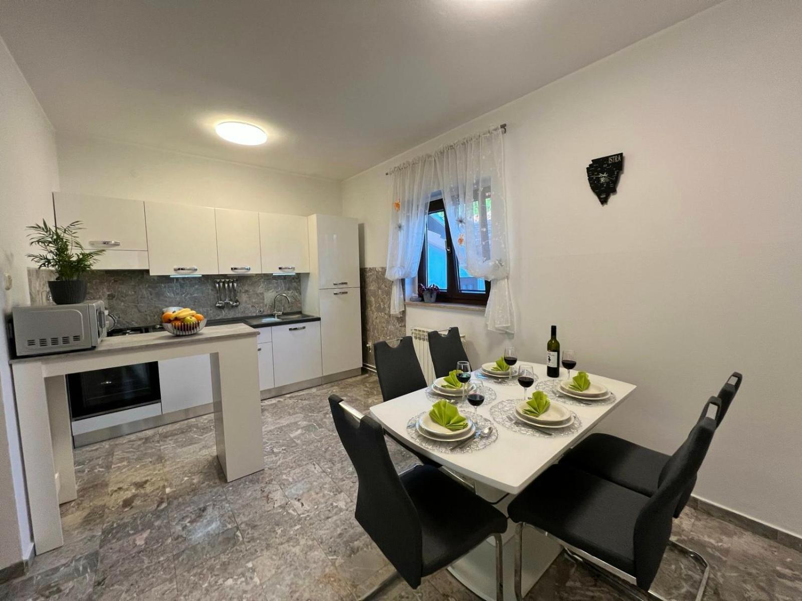 Apartment Tigo - 2 Bedrooms, 2 Bathrooms, Terrace And Big Garden فاجانا المظهر الخارجي الصورة