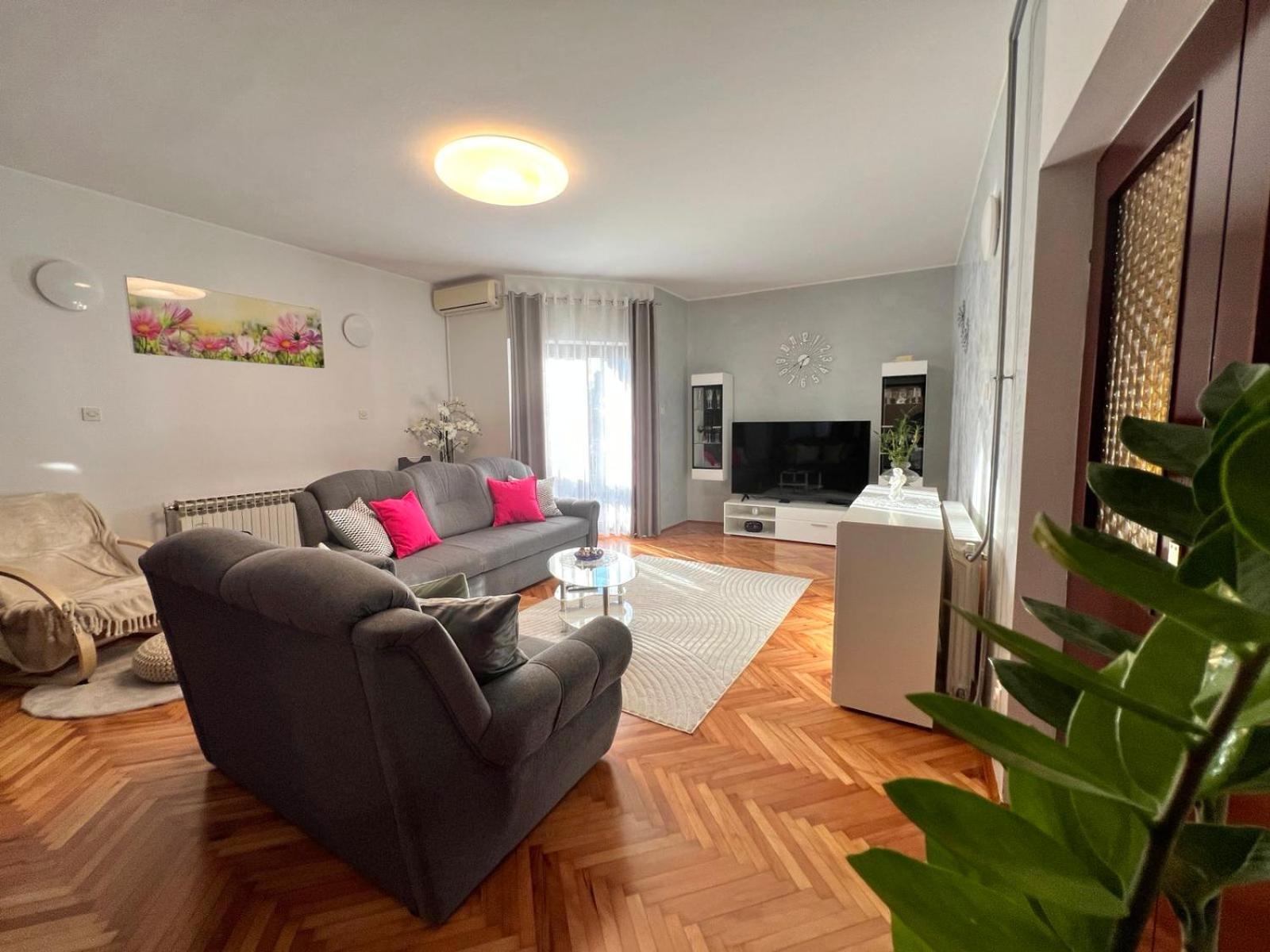 Apartment Tigo - 2 Bedrooms, 2 Bathrooms, Terrace And Big Garden فاجانا المظهر الخارجي الصورة